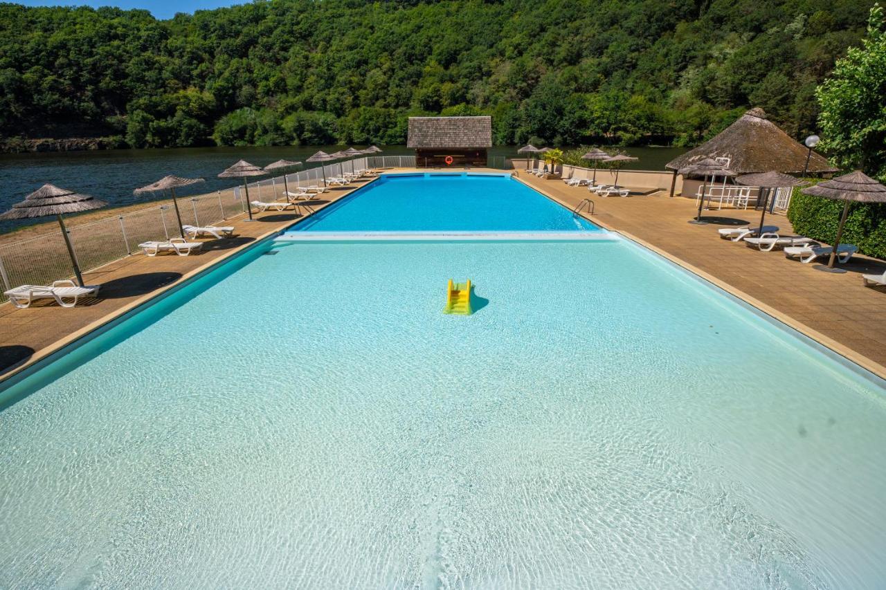 Camping Le Chateau Du Gibanel Saint-Martial-Entraygues Exterior photo