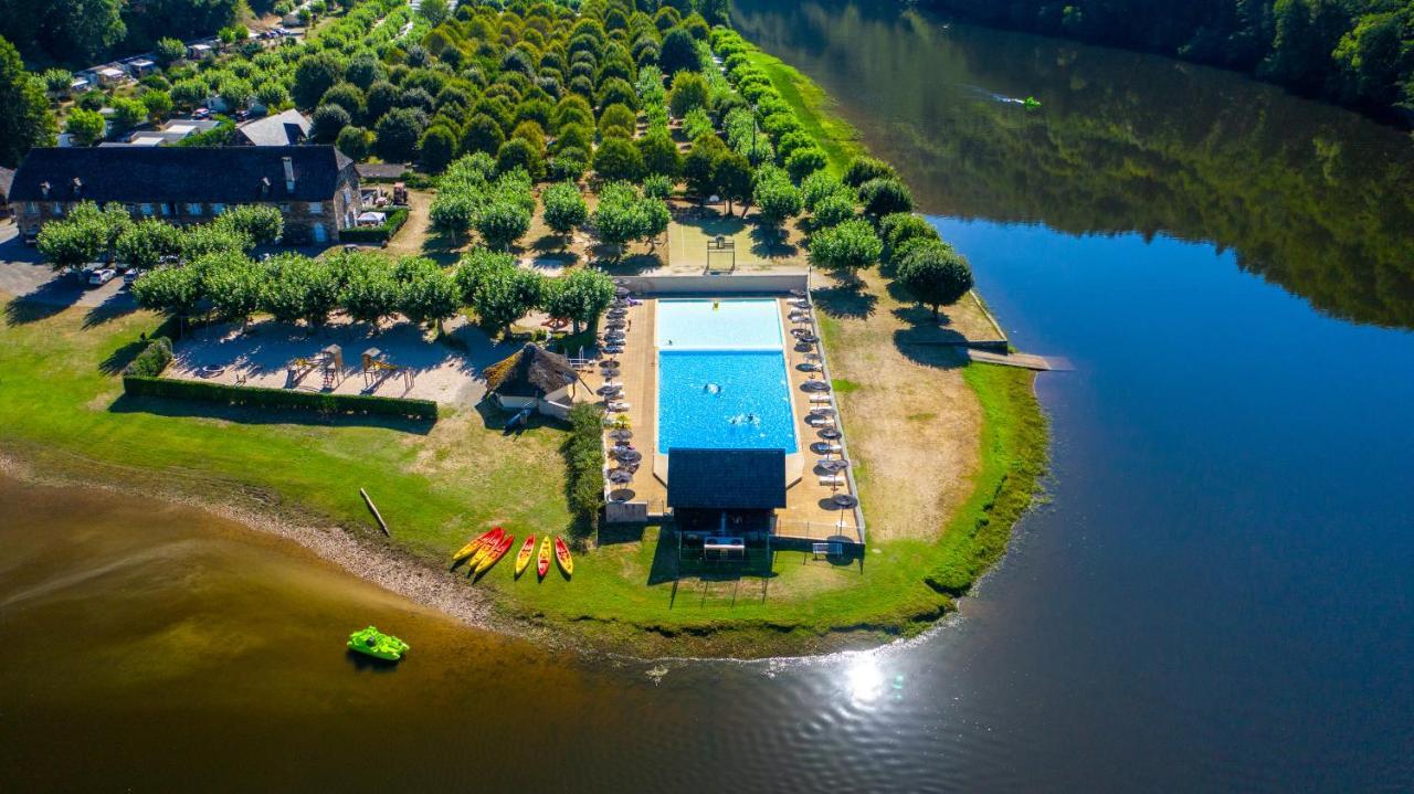 Camping Le Chateau Du Gibanel Saint-Martial-Entraygues Exterior photo