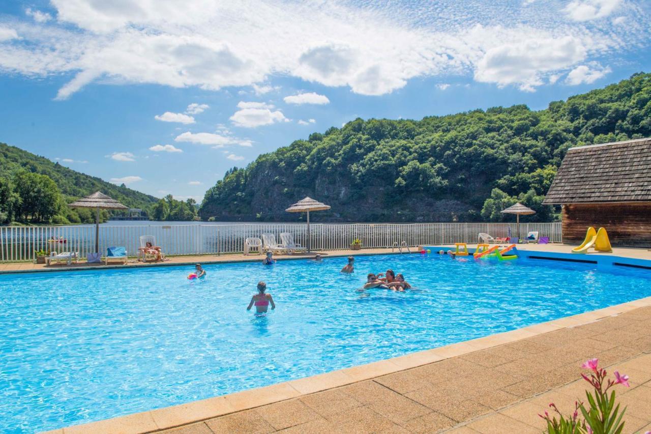 Camping Le Chateau Du Gibanel Saint-Martial-Entraygues Exterior photo