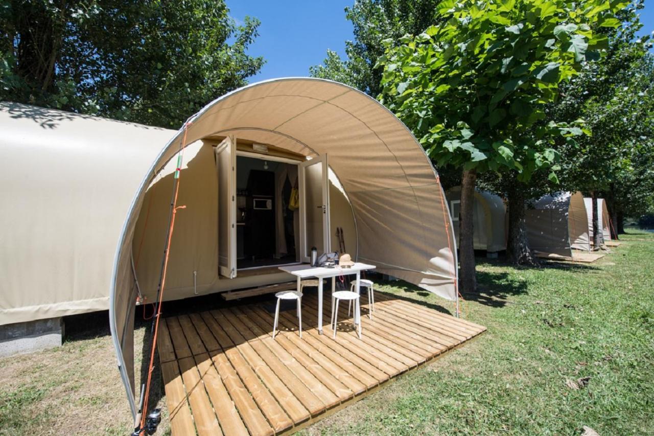 Camping Le Chateau Du Gibanel Saint-Martial-Entraygues Exterior photo