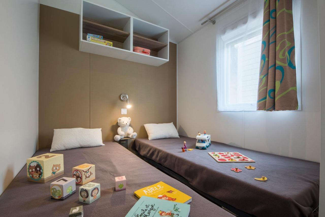 Camping Le Chateau Du Gibanel Saint-Martial-Entraygues Exterior photo