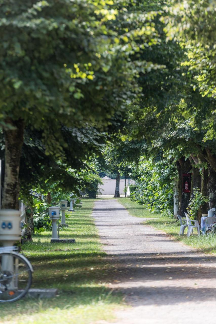 Camping Le Chateau Du Gibanel Saint-Martial-Entraygues Exterior photo